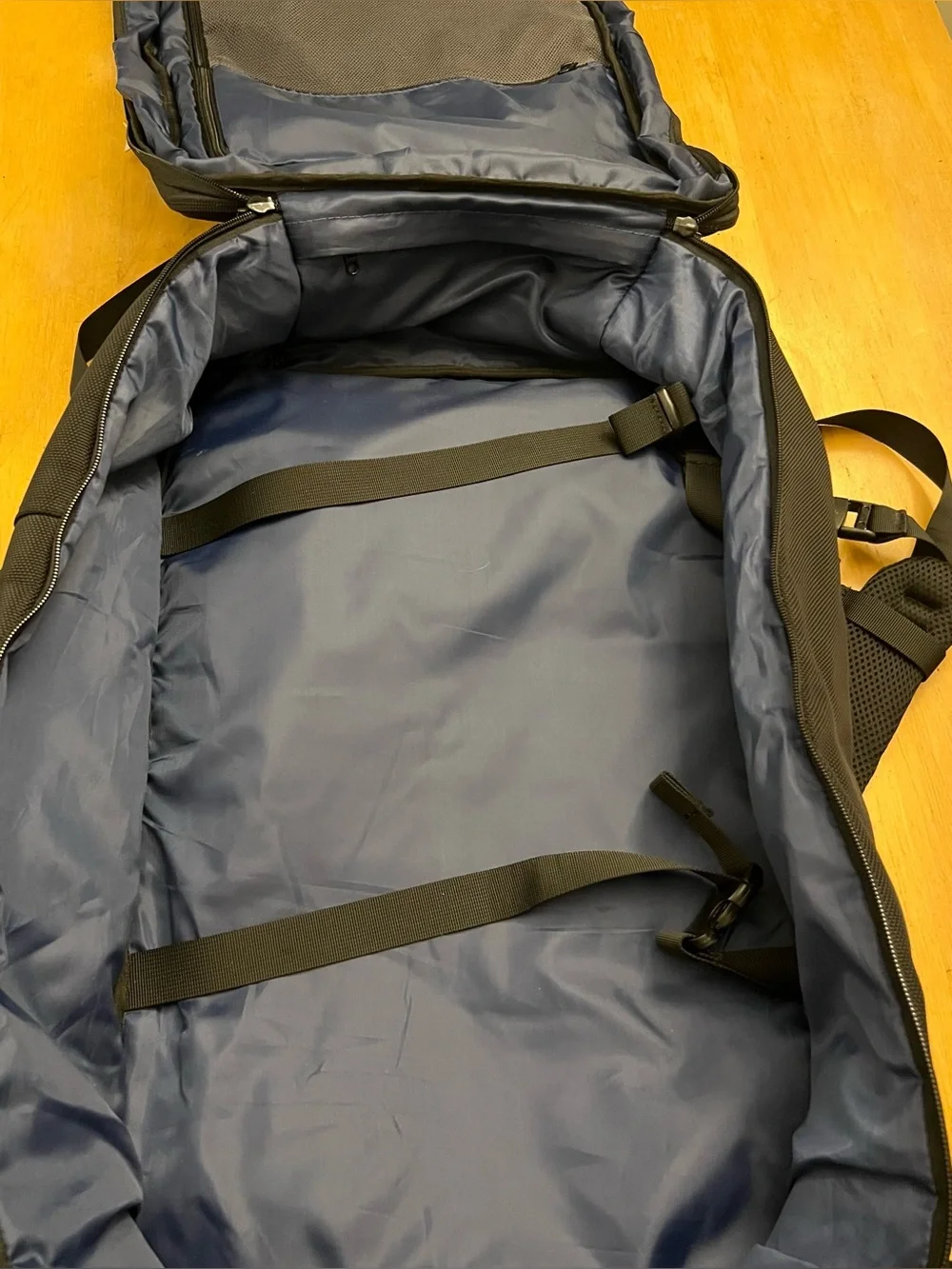 Men’s ‘Standard Luggage Co’ 35L-45L Carry On Travel Backpack Bundle • Like New